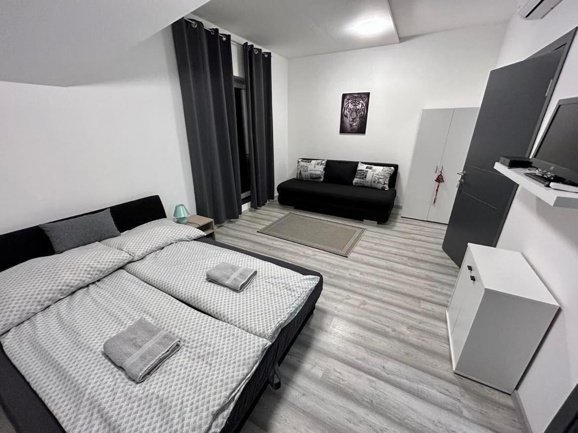 Laura Apartmanhaz *